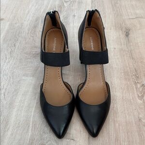 Adrienne Vittadini Black Pointed Toe Heels 7.5